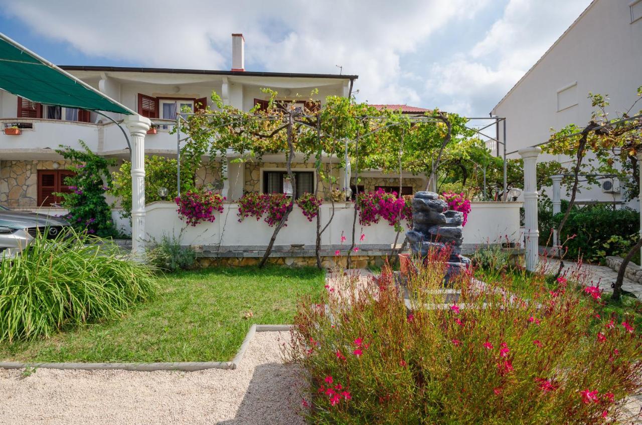 Apartments Helena Lopar Εξωτερικό φωτογραφία