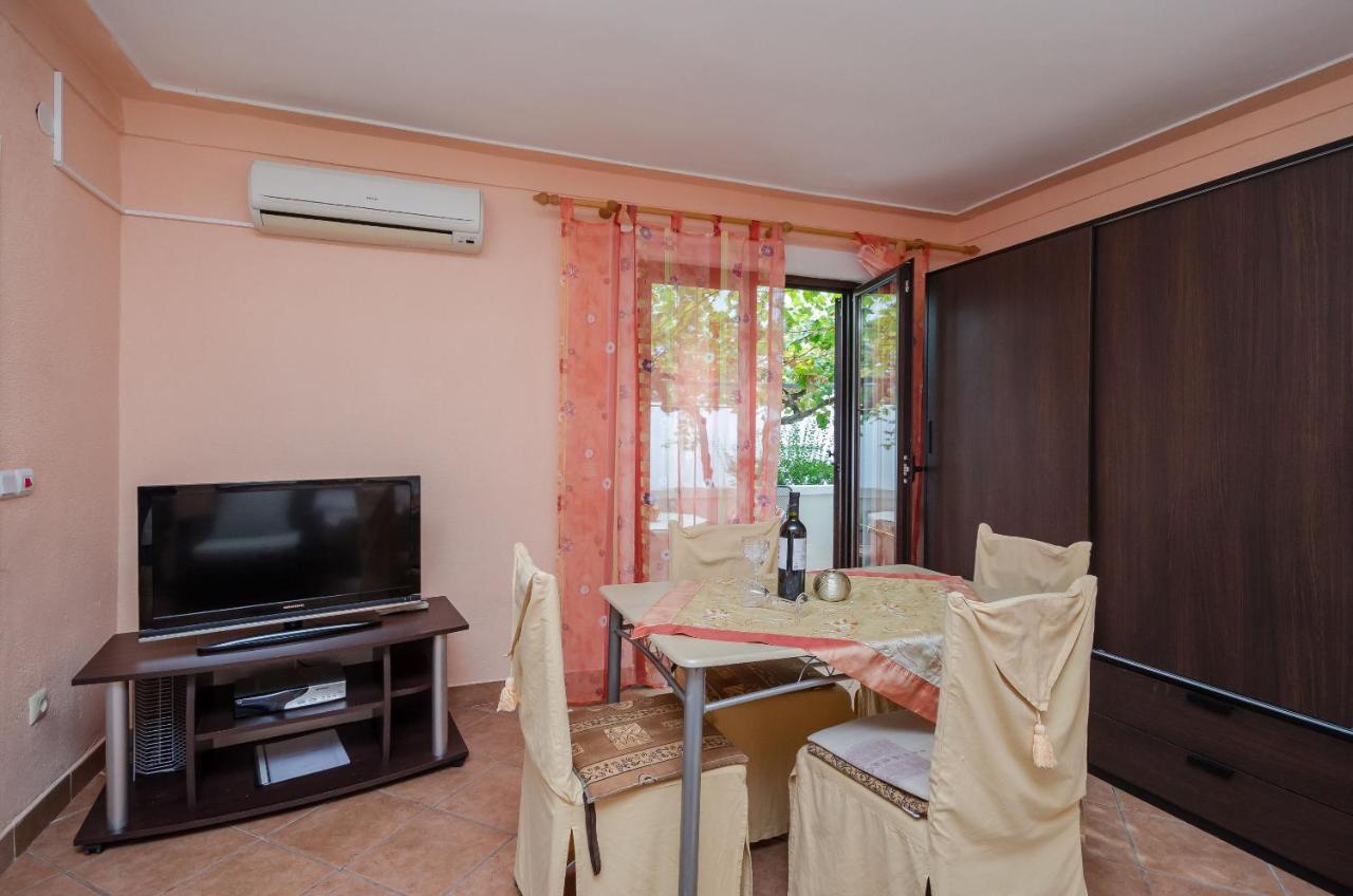 Apartments Helena Lopar Εξωτερικό φωτογραφία