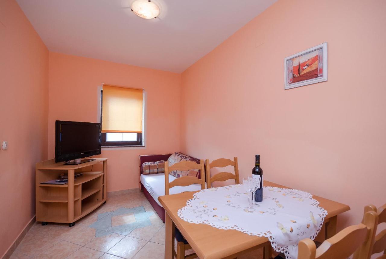 Apartments Helena Lopar Εξωτερικό φωτογραφία
