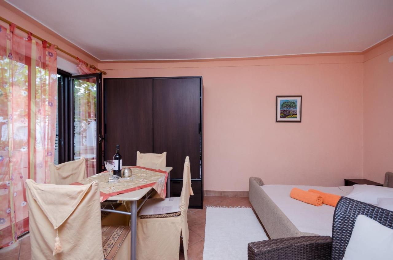 Apartments Helena Lopar Εξωτερικό φωτογραφία