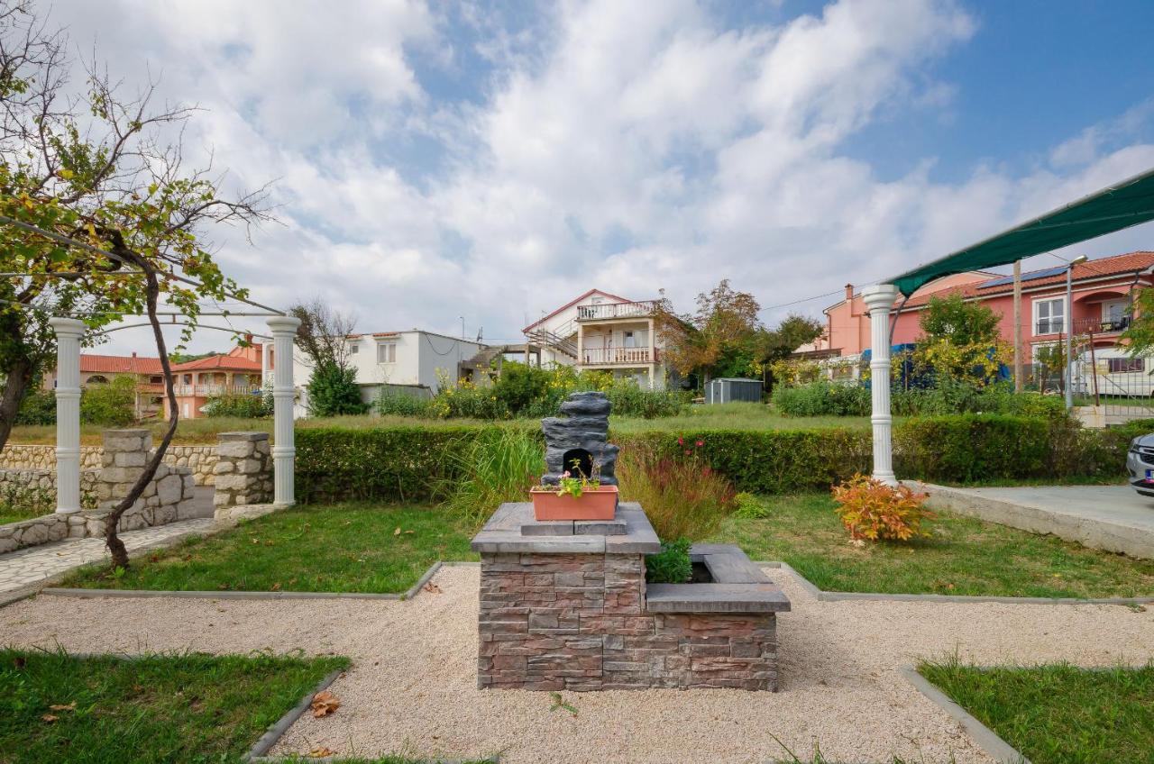Apartments Helena Lopar Εξωτερικό φωτογραφία